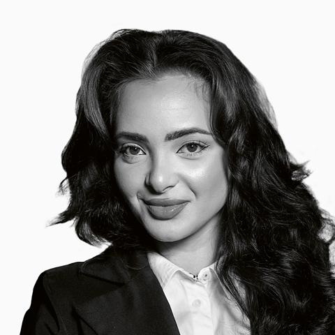 Maria-Eliza Muchi, Spezialistin für Baufinanzierung und Ratenkredit, Regensburg Maria-Eliza Muchi, Spezialistin für Baufinanzierung und Ratenkredit, Regensburg