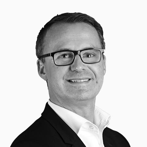Dennis Frenzel, Spezialist für Baufinanzierung und Ratenkredit, Bremen Dennis Frenzel, Spezialist für Baufinanzierung und Ratenkredit, Bremen