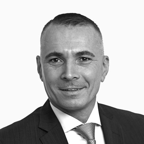 Marco Glinka, Spezialist für Baufinanzierung und Ratenkredit, Düsseldorf Marco Glinka, Spezialist für Baufinanzierung und Ratenkredit, Düsseldorf