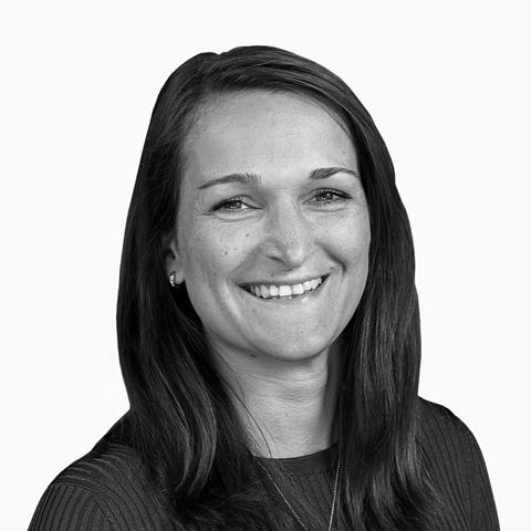 Katja Thierbach, Spezialistin für Baufinanzierung und Ratenkredit, Dresden Katja Thierbach, Spezialistin für Baufinanzierung und Ratenkredit, Dresden