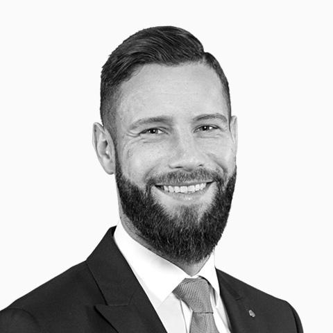 Dennis Bettenbrock, Spezialist für Baufinanzierung und Ratenkredit, Düsseldorf Dennis Bettenbrock, Spezialist für Baufinanzierung und Ratenkredit, Düsseldorf